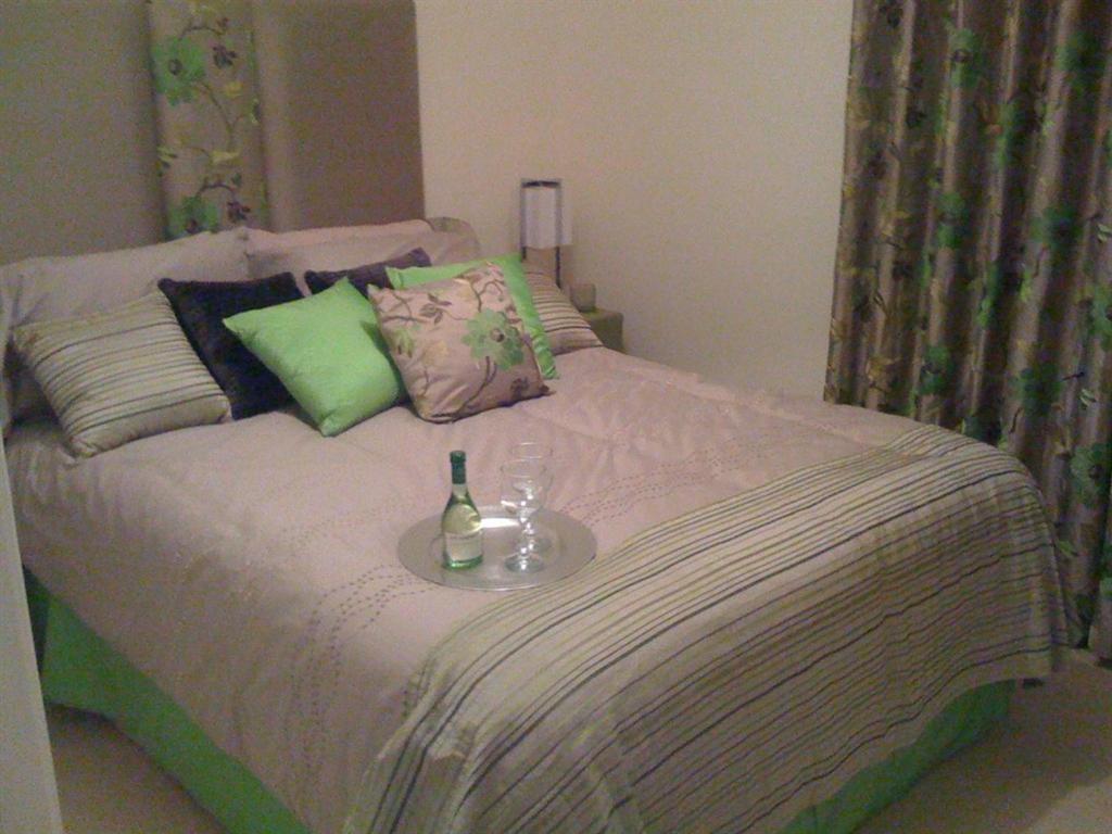 Apple House Guesthouse Heathrow Airport Hillingdon Eksteriør billede
